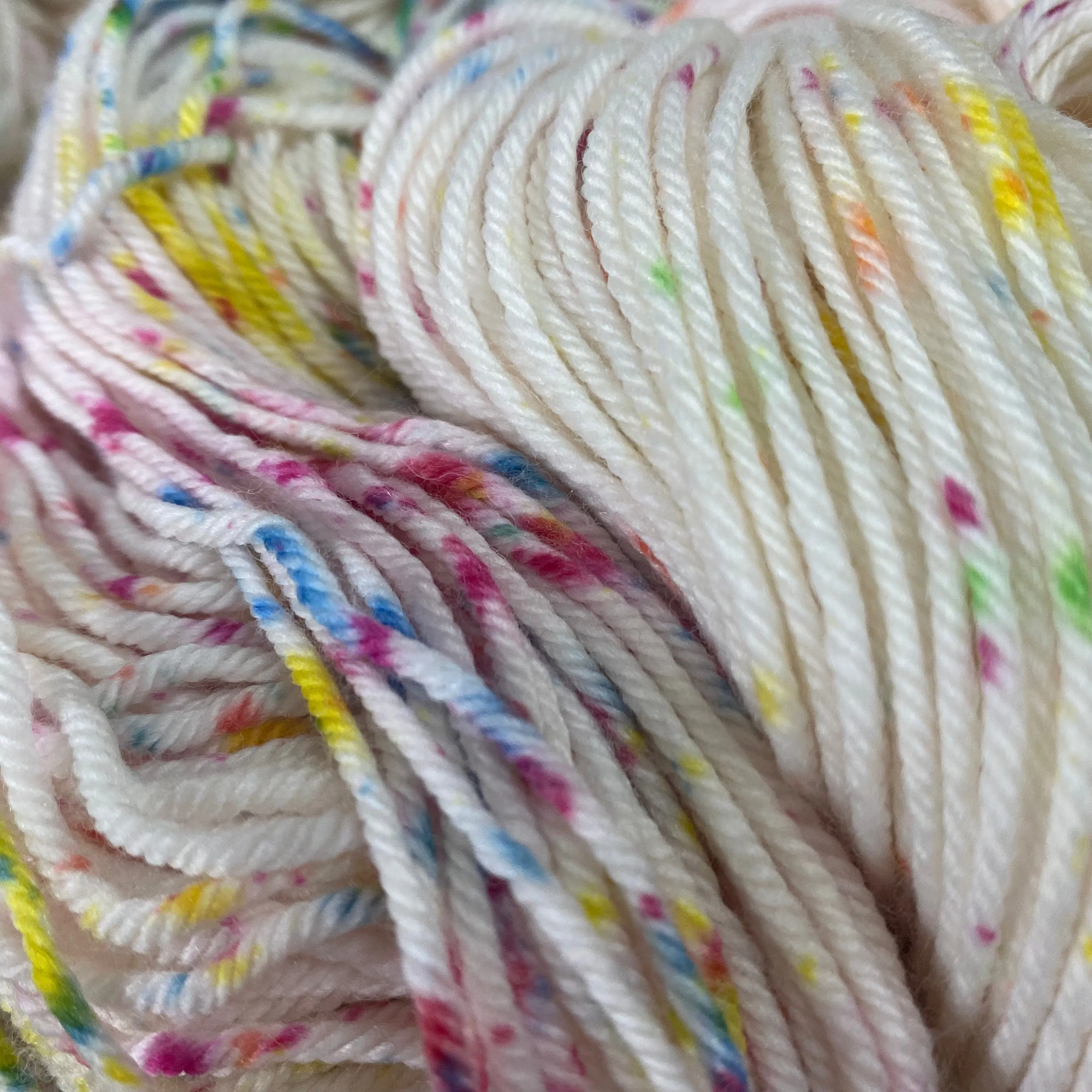 FUNFETTI - Hand dyed DK yarn 100g/225M superwash merino