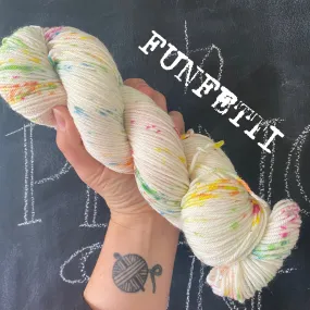 FUNFETTI - Hand dyed DK yarn 100g/225M superwash merino