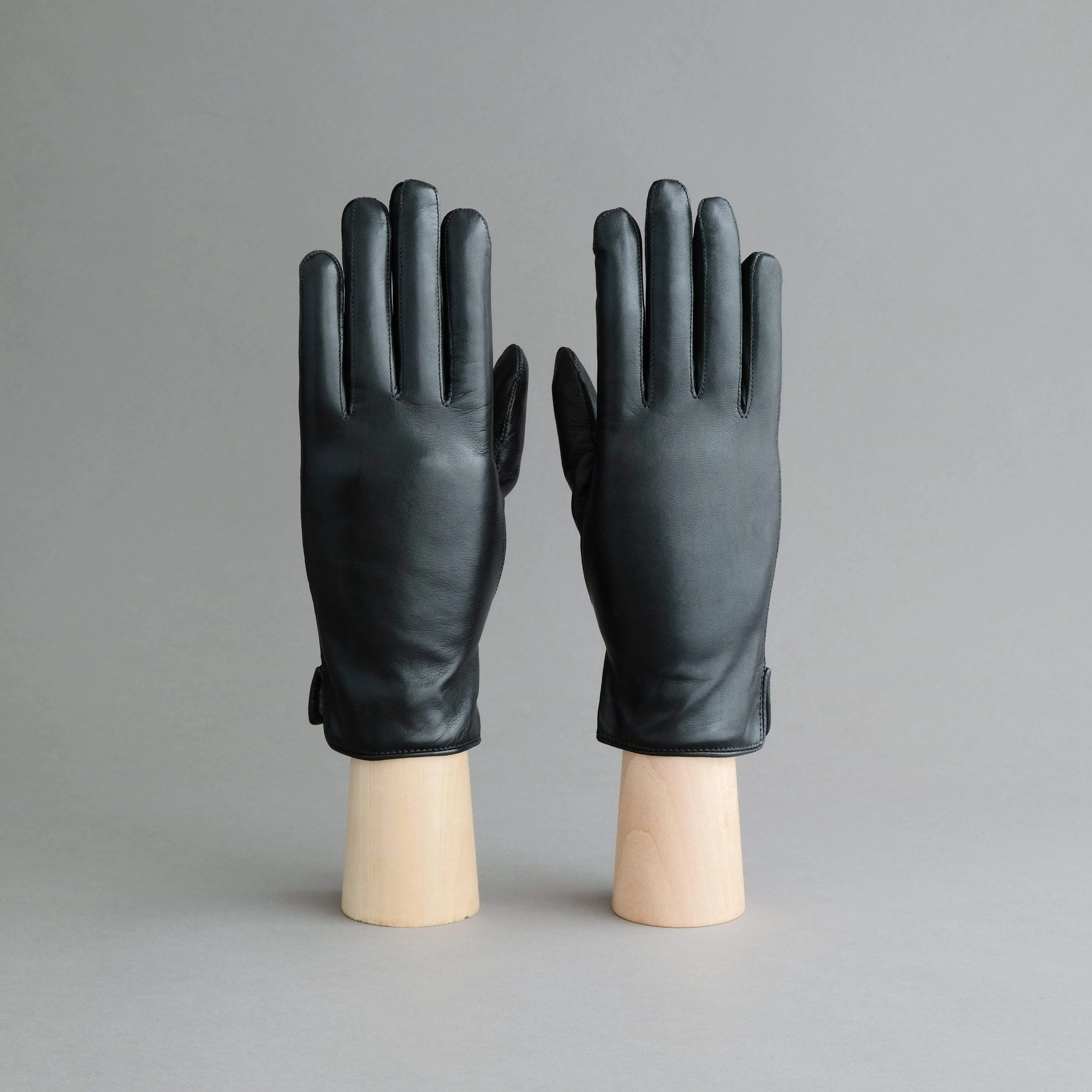 Ladies Gloves from Black Hair Sheep Nappa lined with Cashmere