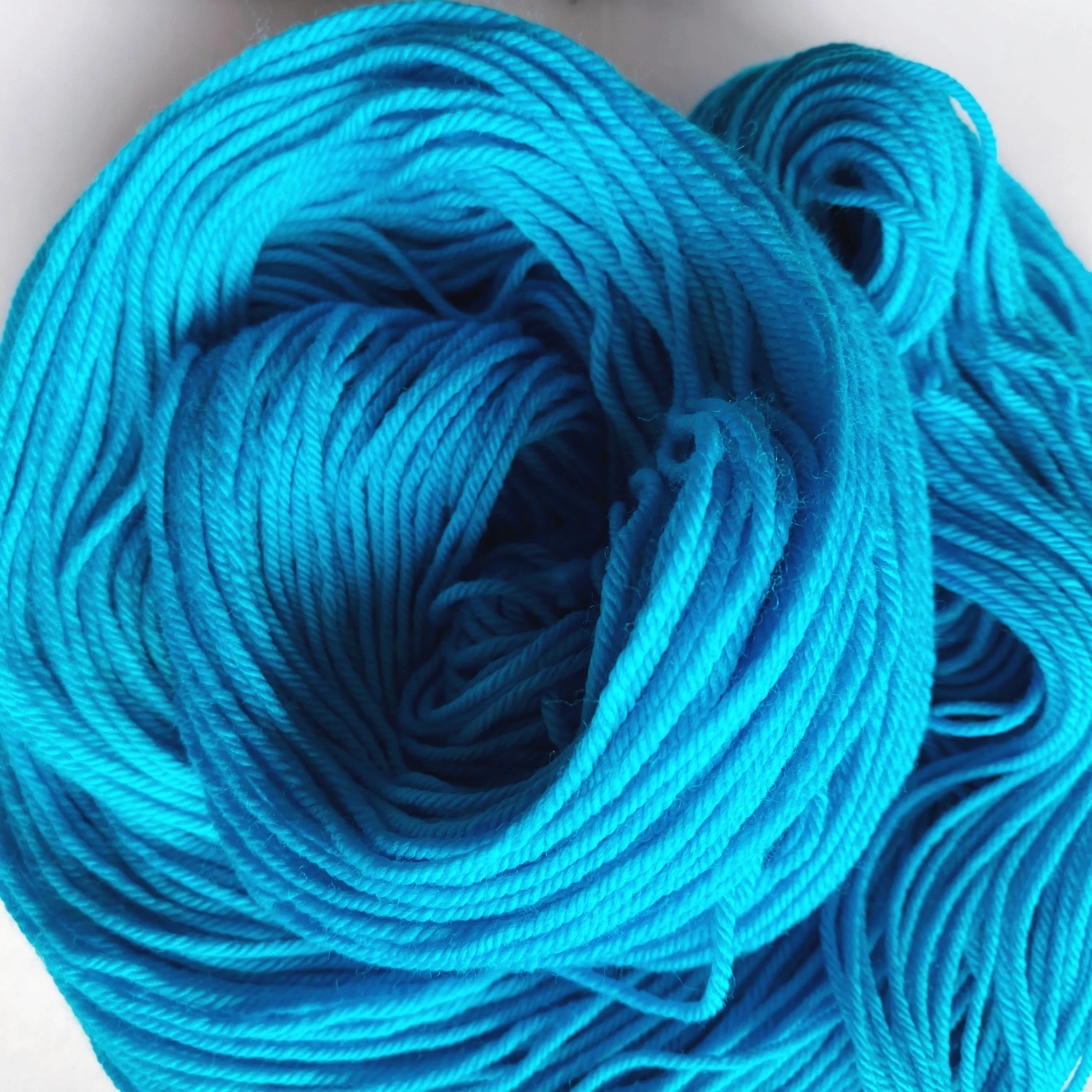 Malibu Moments - Hand dyed DK yarn 100g/225M superwash merino